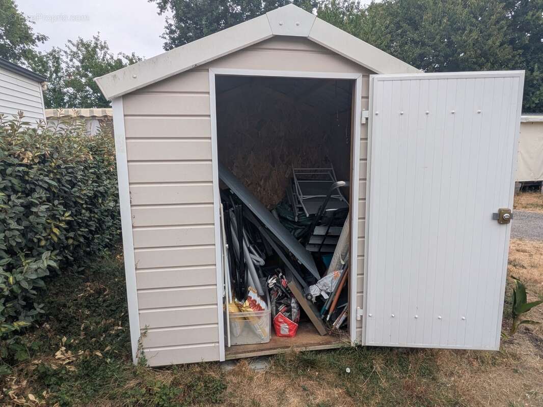 Ambon mobil-home de 26m² environ 2 chambres avec terrasse bois sur l'extérieur et abris de jardin parcelle de 200m² environ - photo 9