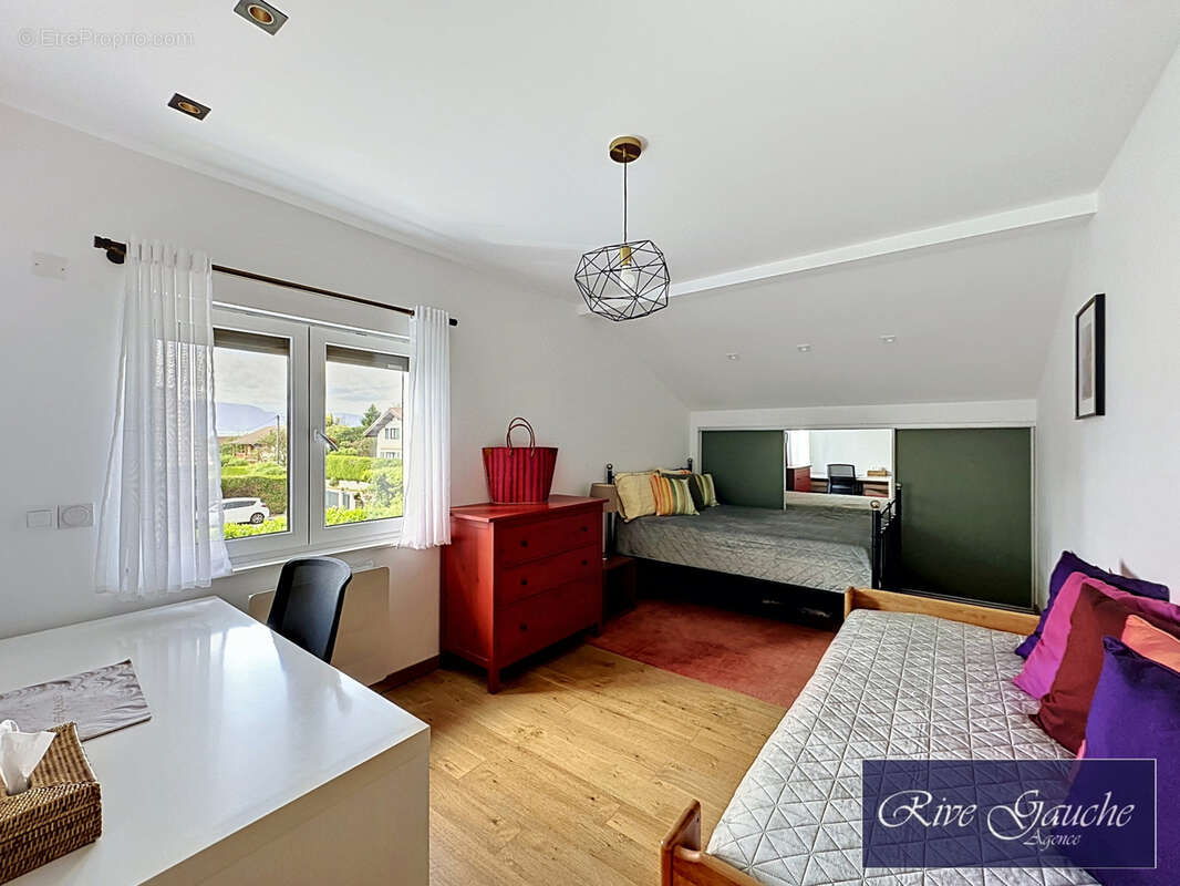Maison individuelle 8 pièces dont T3, entièrement rénovée à lagraie - photo 10