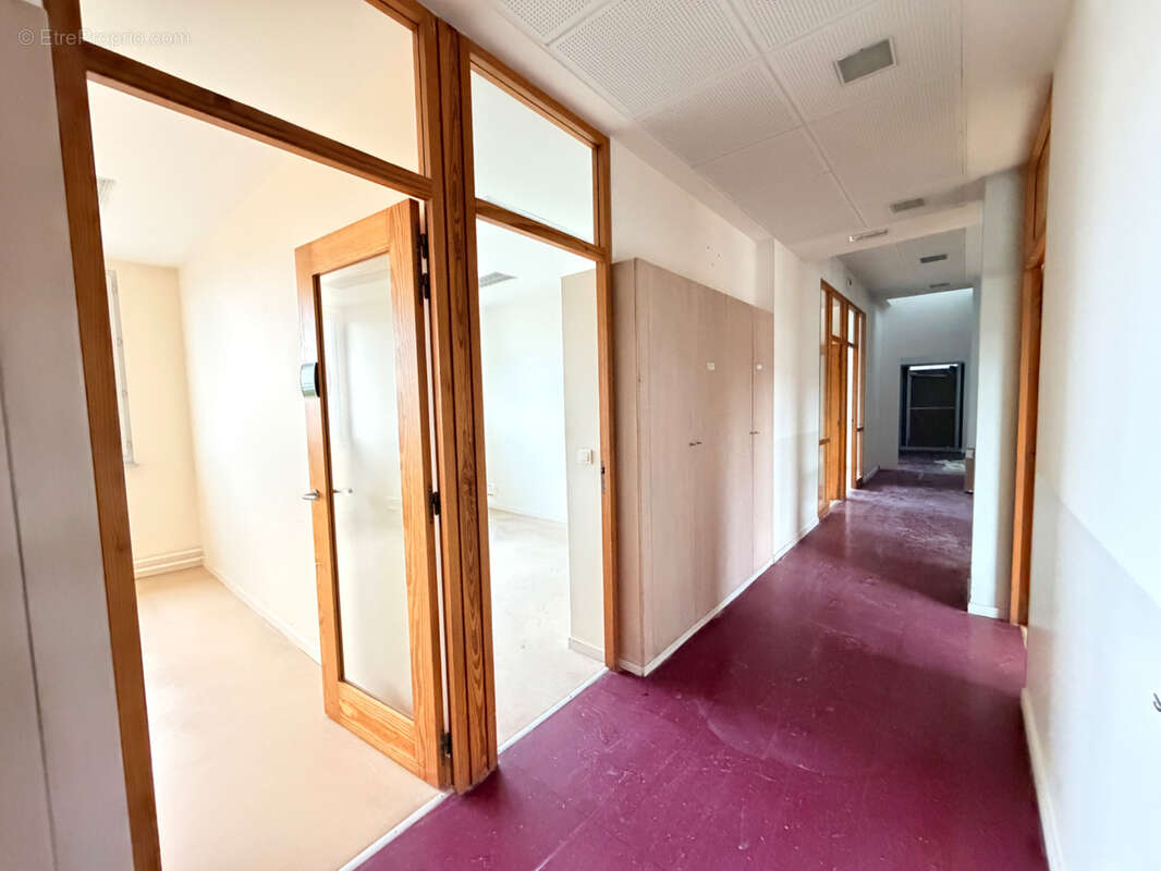 Commerce 153 m² à Besancon  - photo 3