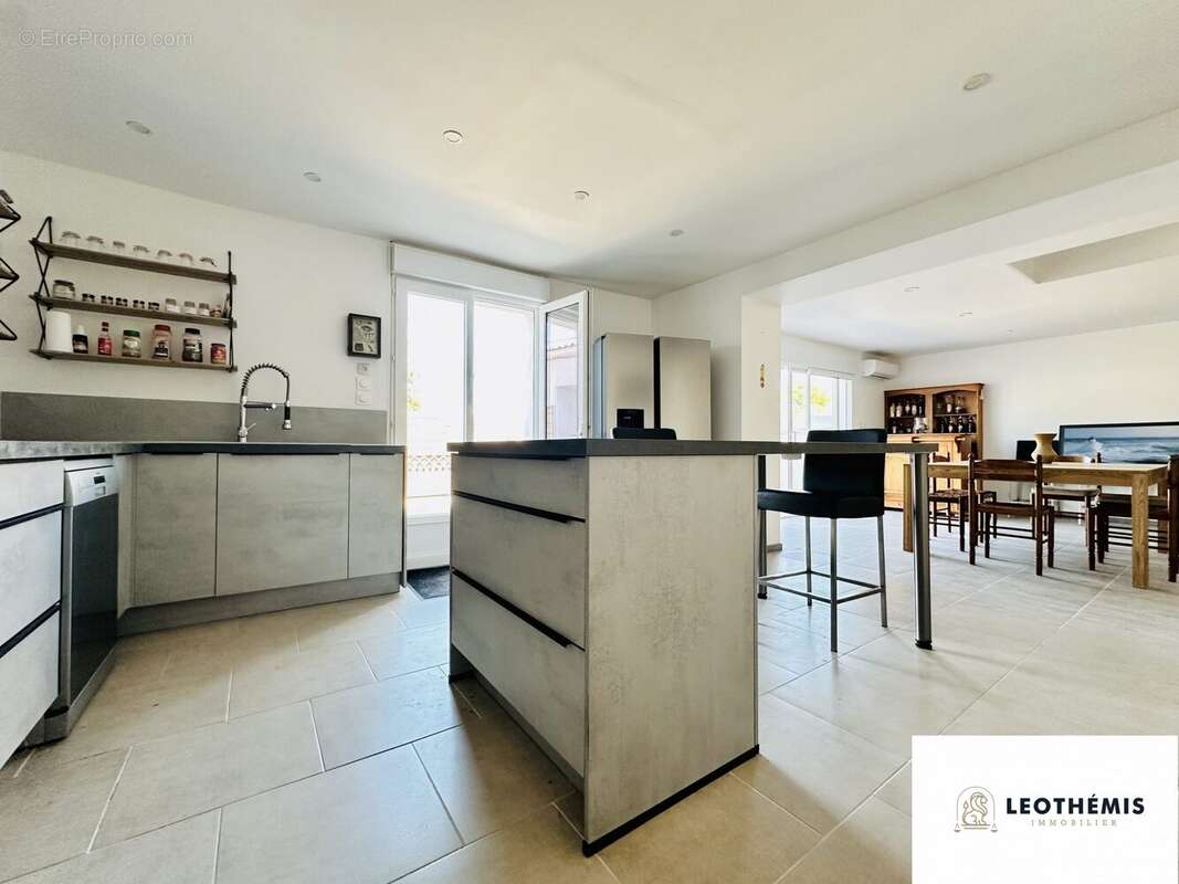 Maison à CHAILLEVETTE