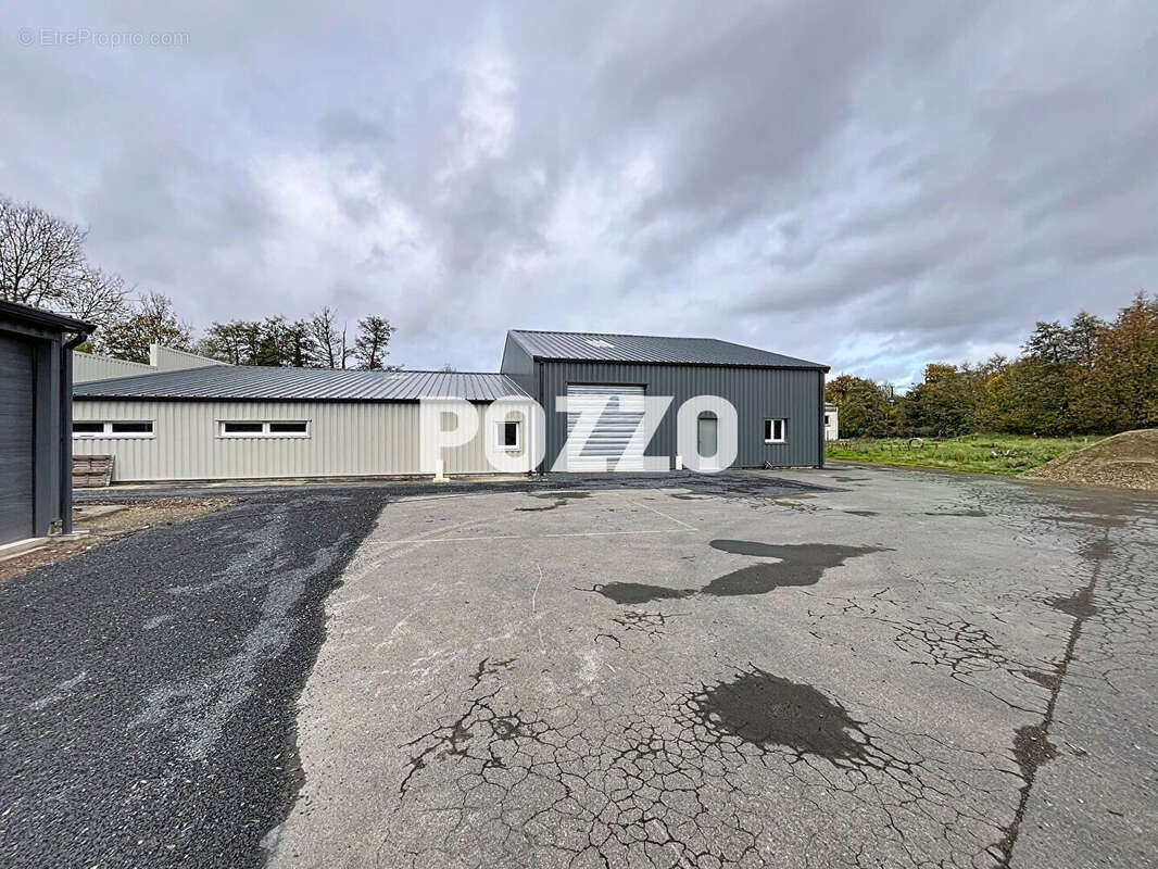 Commerce à VILLEDIEU-LES-POELES