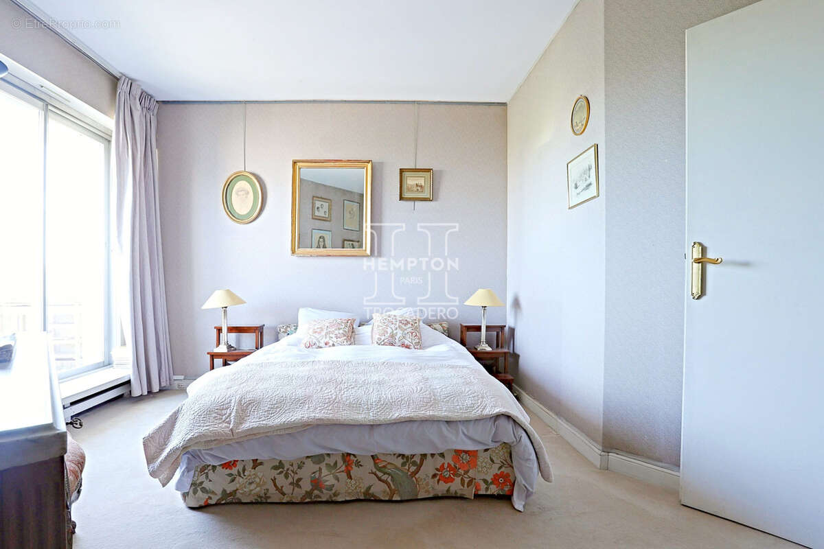 Appartement à PARIS-16E