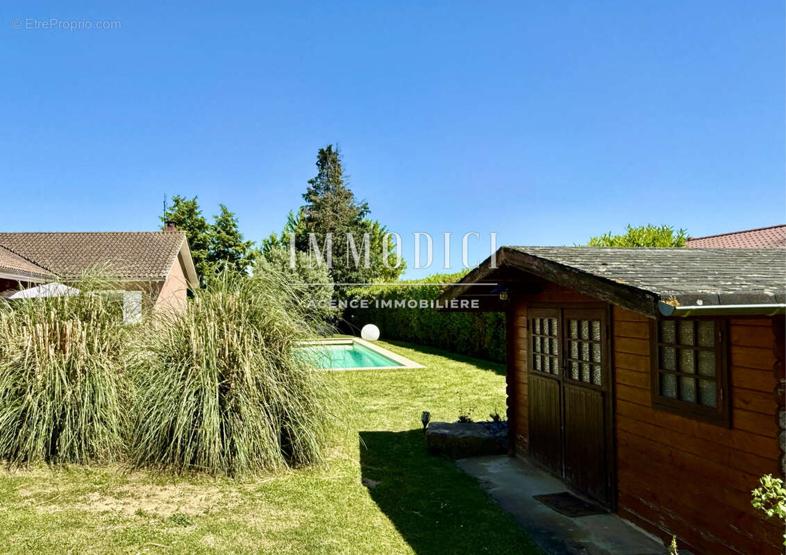 Maison à CRUZILLES-LES-MEPILLAT