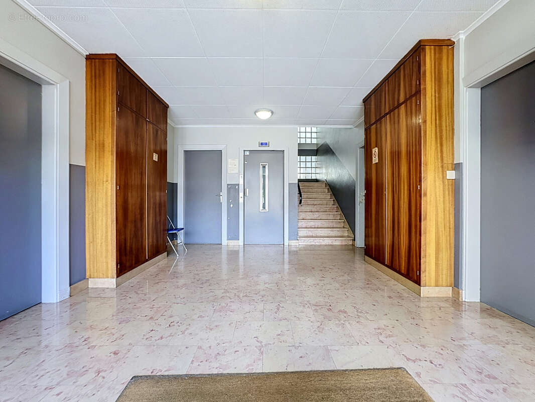 Appartement 2 pièces 57m2 dernier étage avec ascenseur cave et place de parking privative 59300 VALENCIENNES - photo 10