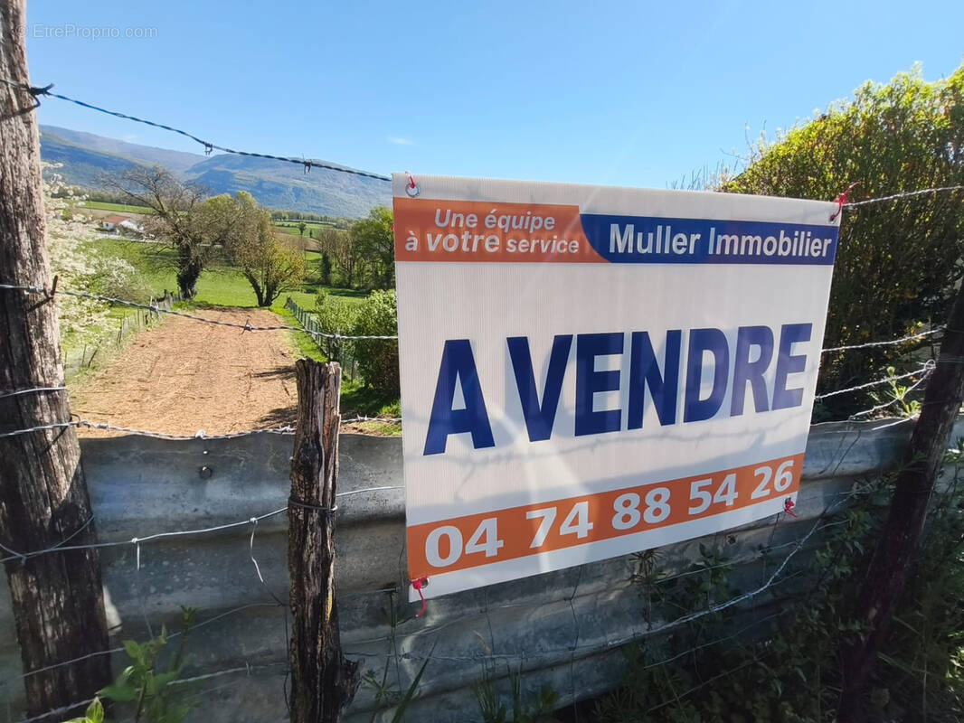 Terrain à BOUVESSE-QUIRIEU