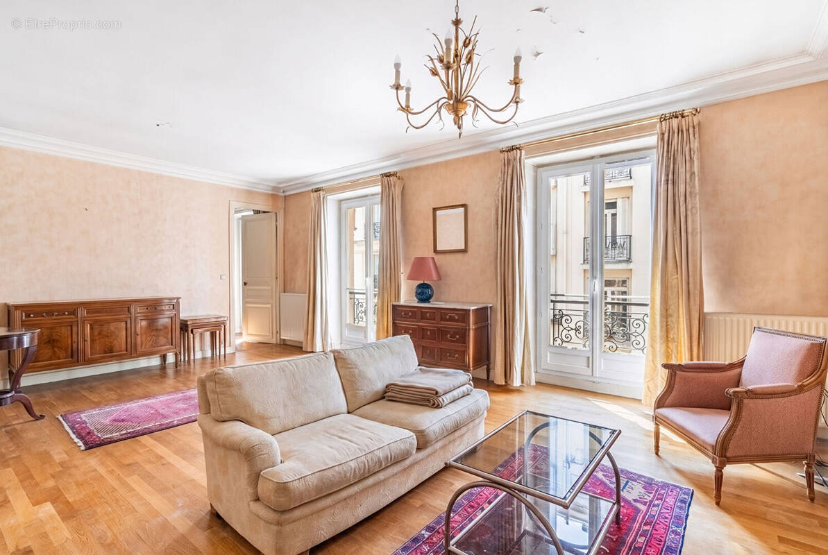Appartement à PARIS-17E