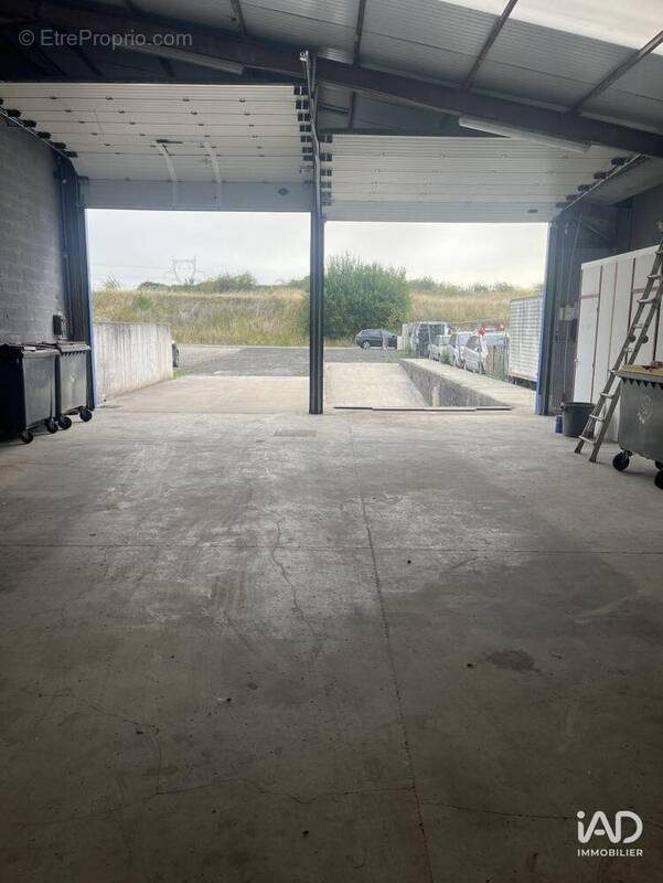 Photo 1 - Commerce à SAINT-GERMAIN-LAVAL