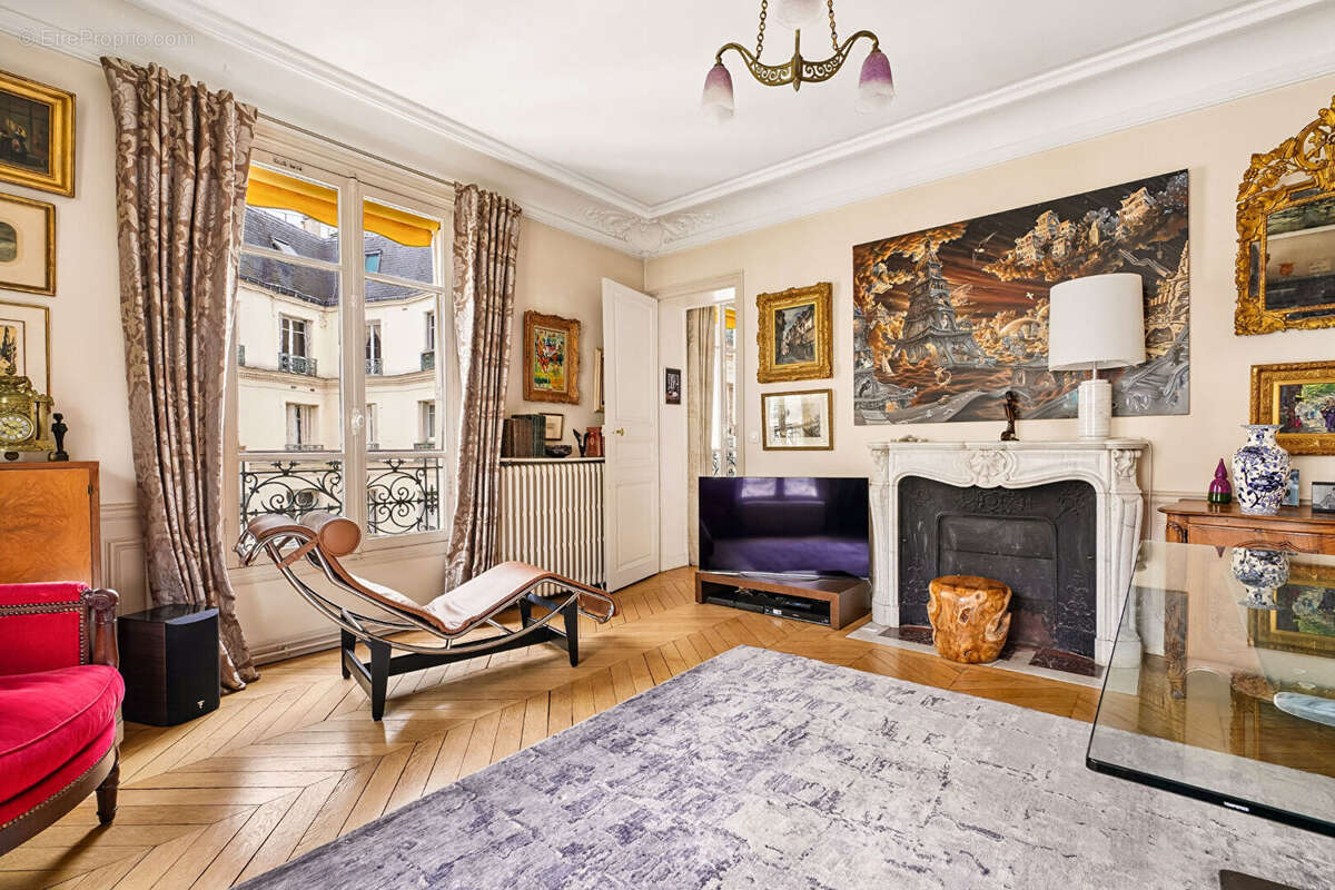 Appartement à PARIS-17E
