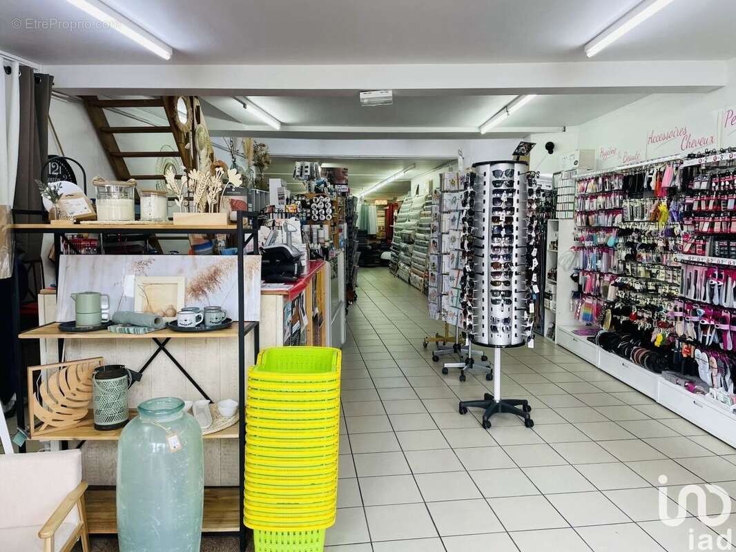 Photo 7 - Commerce à VIHIERS