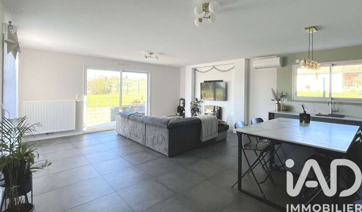 Photo 4 - Maison à VENDEUVRE-DU-POITOU