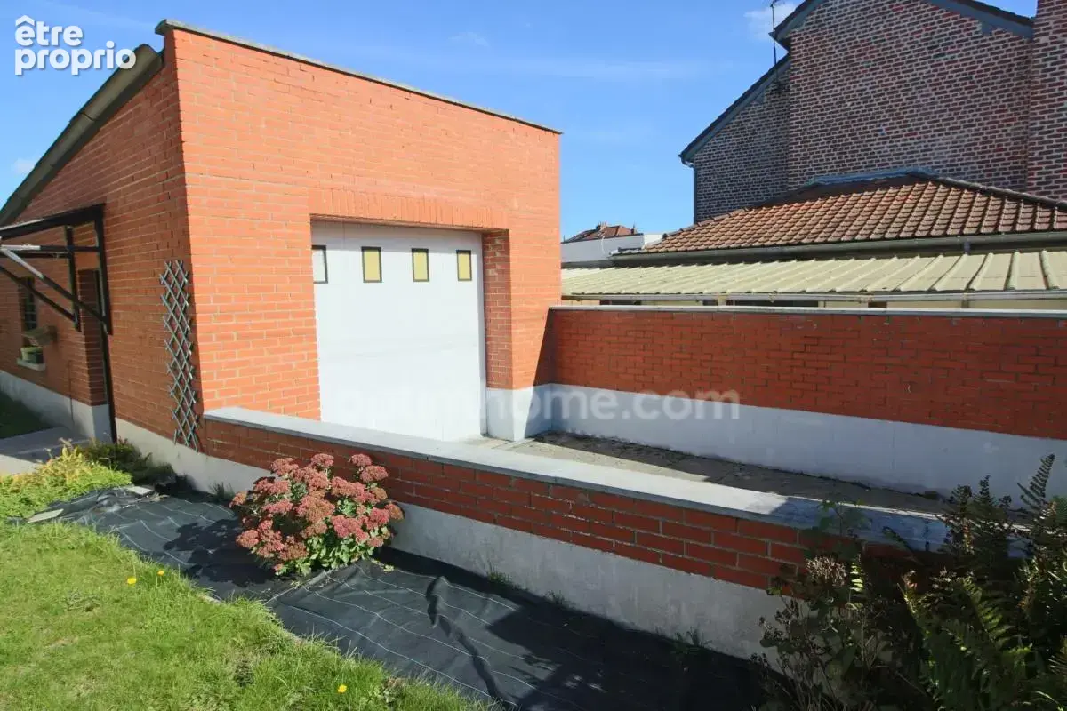 Roubaix - Aux confins de Hem et Croix Beaumont - Maison à potentiel sur grand terrain - photo 3