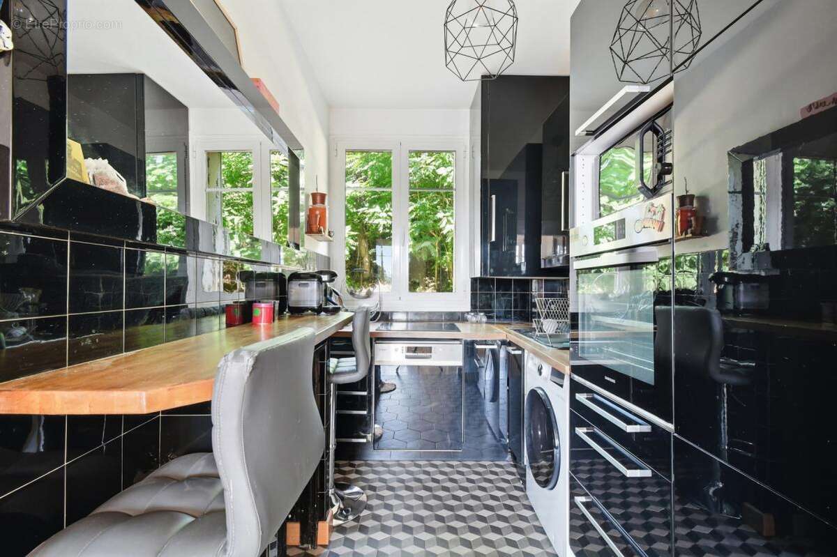 Suresnes republique - appartement de 3 pieces de 71 m² avec balcon, ascenseur et cave - photo 8