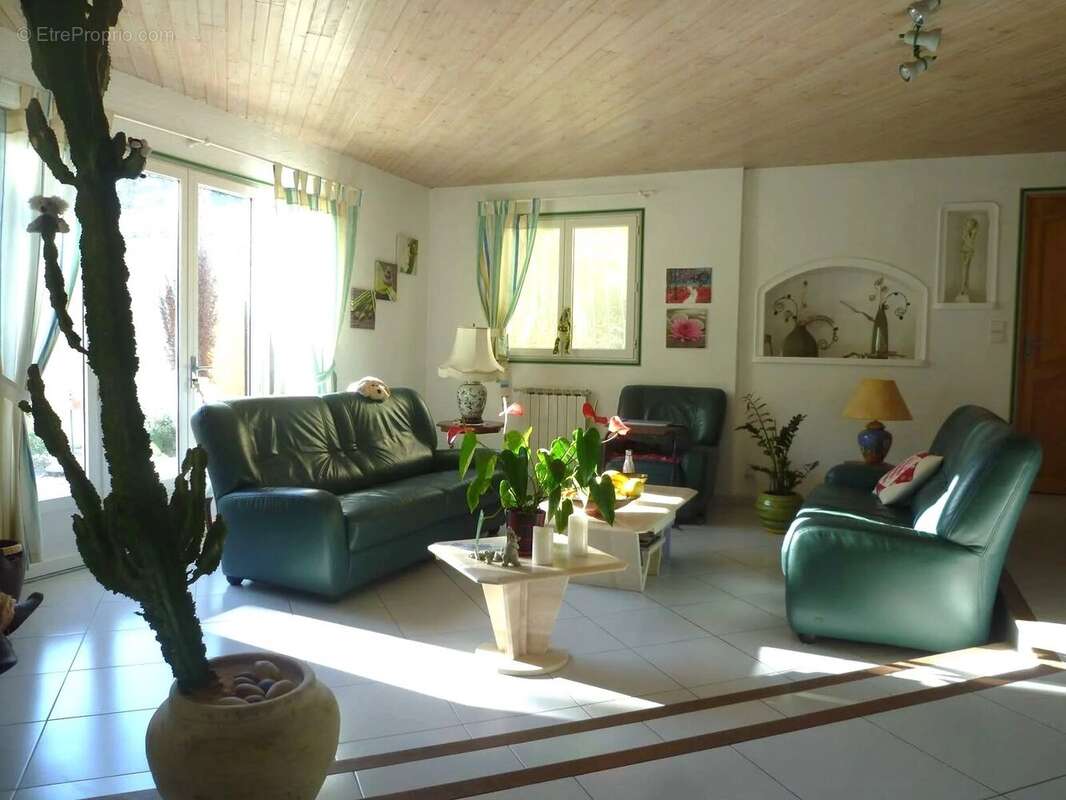 Maison à PUGET-THENIERS