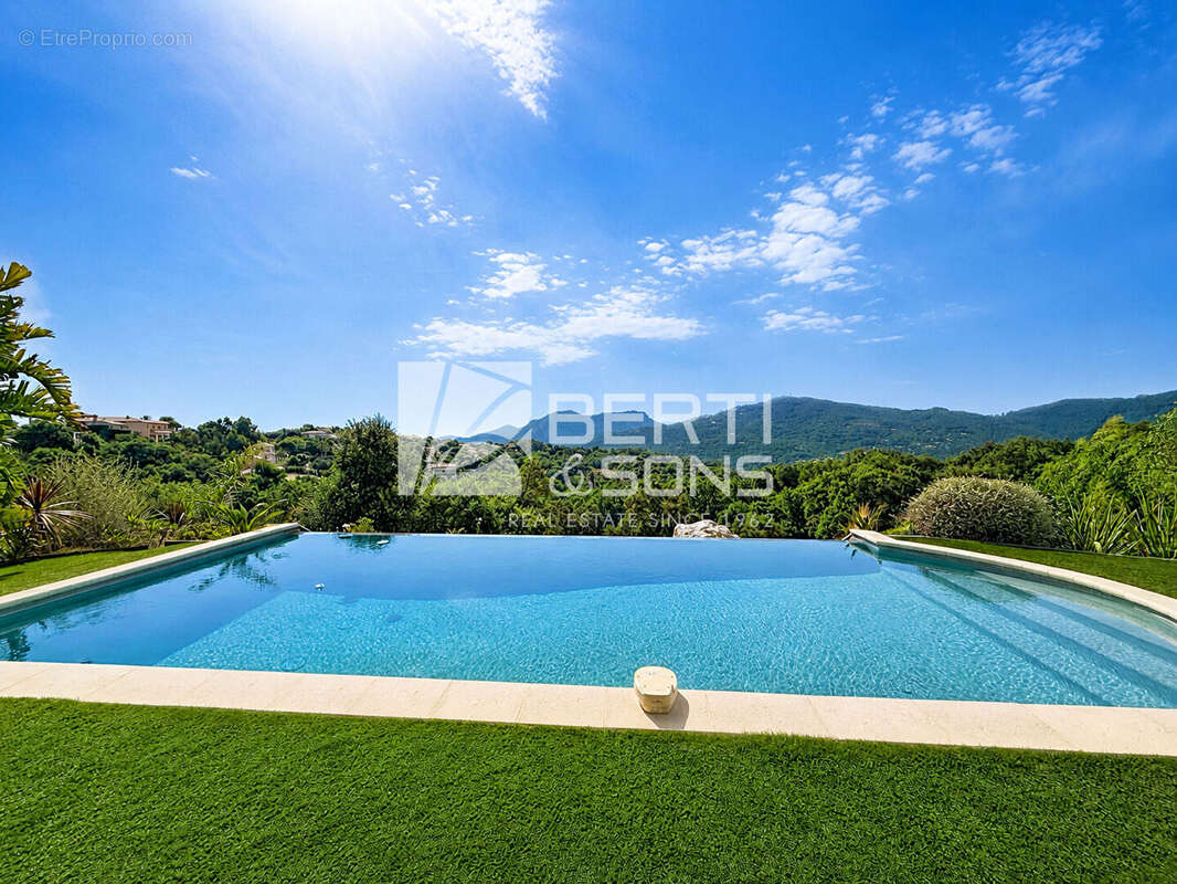 A 15 min de mandelieu - villa renovee 7 pieces avec 4/5 chambres  - piscine a debordement - vue feerique ! - photo 7