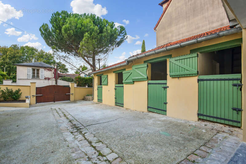 Maison à LA CELLE-SAINT-CLOUD