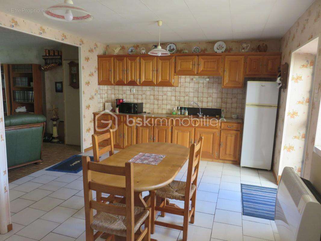 Maison de ville familiale avec cour – 4 chambres + bureau – proche centre-ville - photo 3