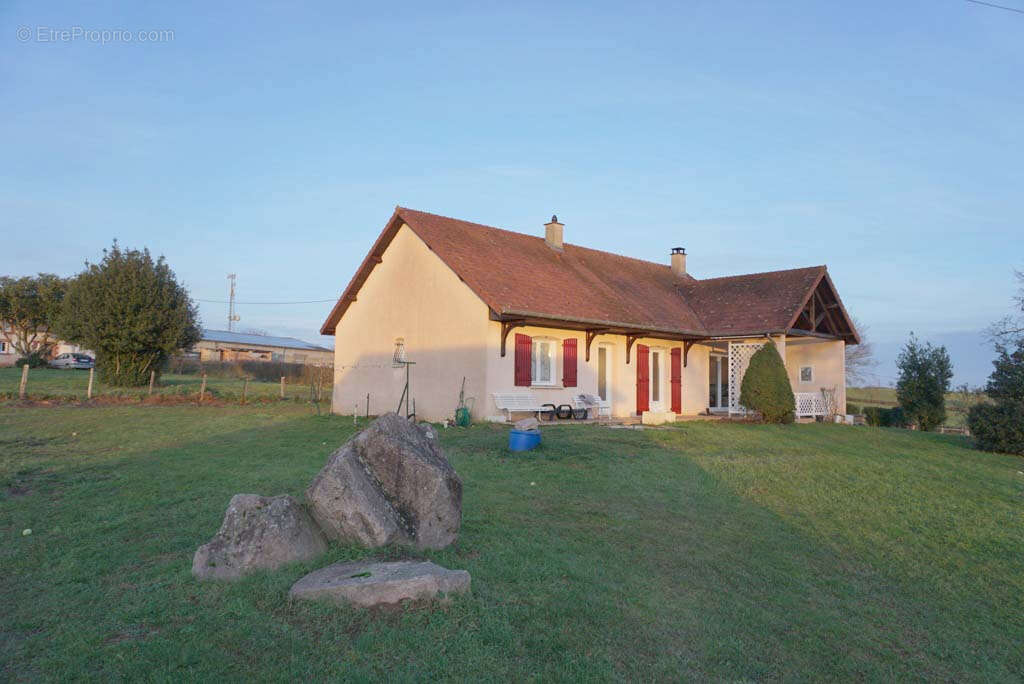 Maison à LE DONJON