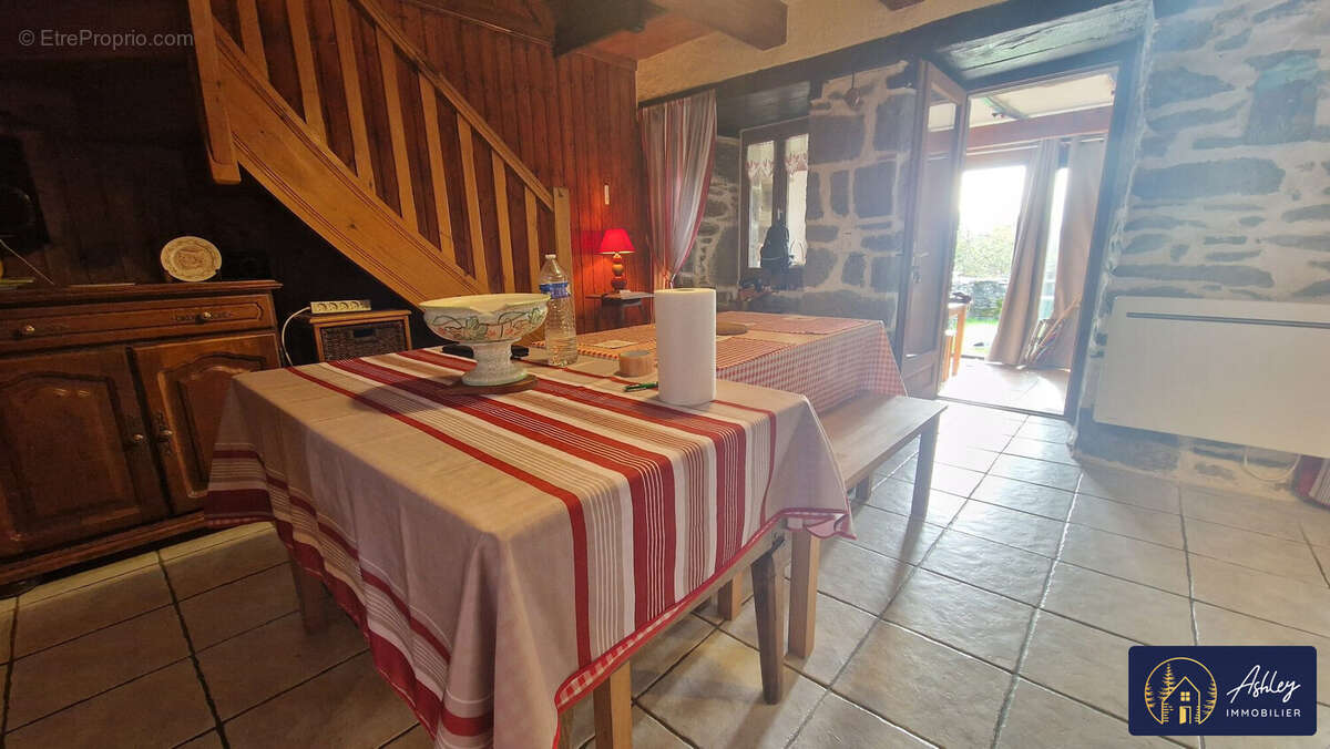 Maison 4 pièces Saint-Etienne-de-Chomeil - Maison à SAINT-ETIENNE-DE-CHOMEIL