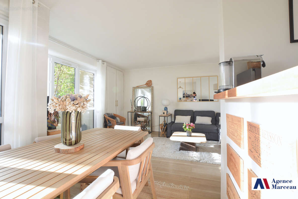 Appartement à COURBEVOIE