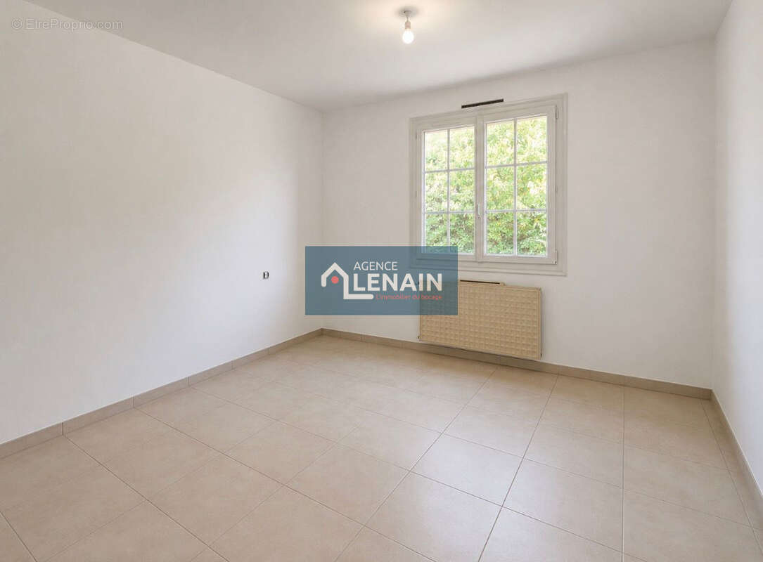 Maison de plain-pied avec dépendance à Trémentines - photo 3