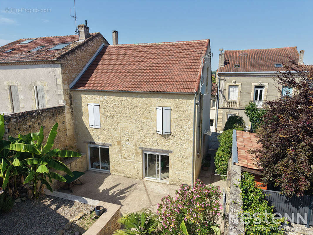 A Vendre Maison de ville en pierre rénovée avec cour intérieure et piscine au centre-ville de Condom - photo 21