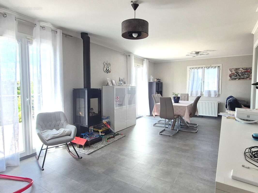 Maison à CRANVES-SALES