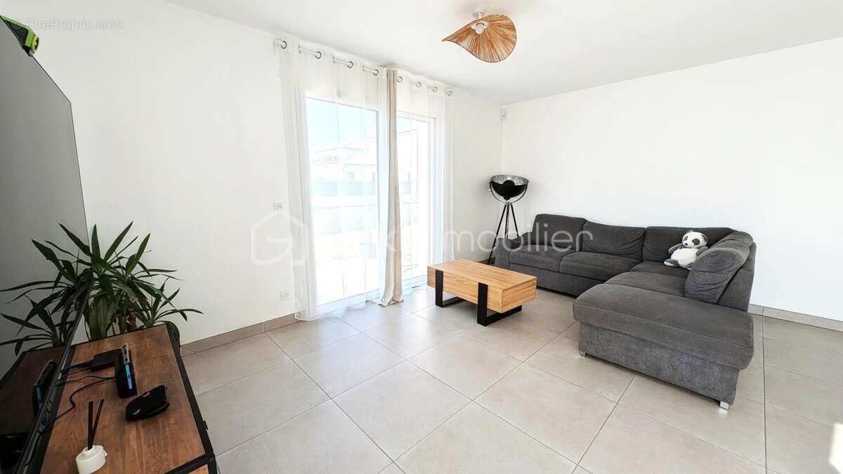 Exclusivite // villa recente de plain pied // les ors // garage - photo 3