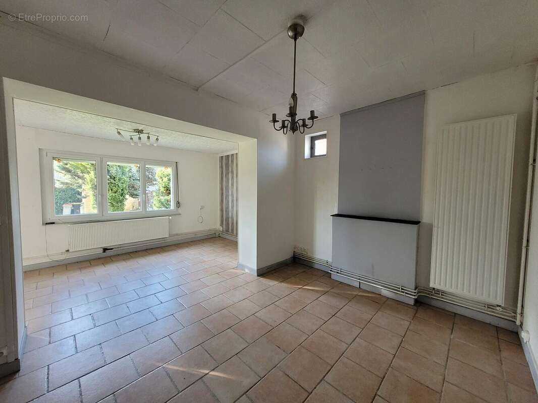 Maison à AVESNES-SUR-HELPE