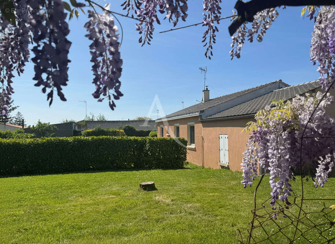 Maison à LE GUE-DE-VELLUIRE