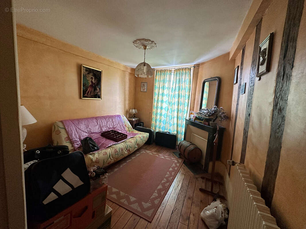 Maison à LE THILLAY