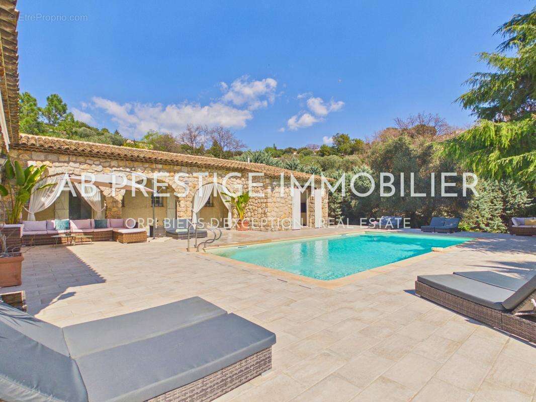 Propriété de charme - calme absolu - domaine rénové - piscine d'exception - idéal grande famille ou projets de chambres d'hôtes  - photo 5