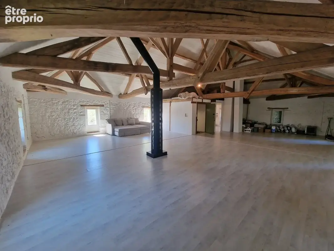 Maison de maitre à l'entrée du village - photo 15