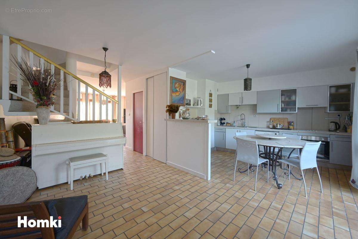 Appartement à POISAT