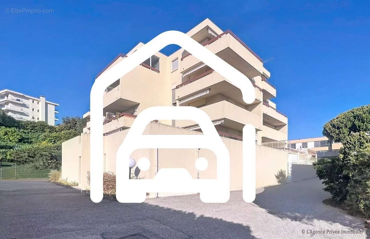 Parking à CAGNES-SUR-MER