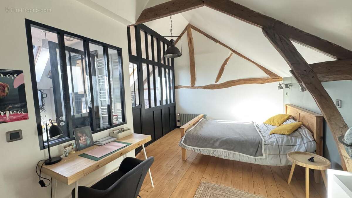 Maison à SAINT-ETIENNE-DU-ROUVRAY