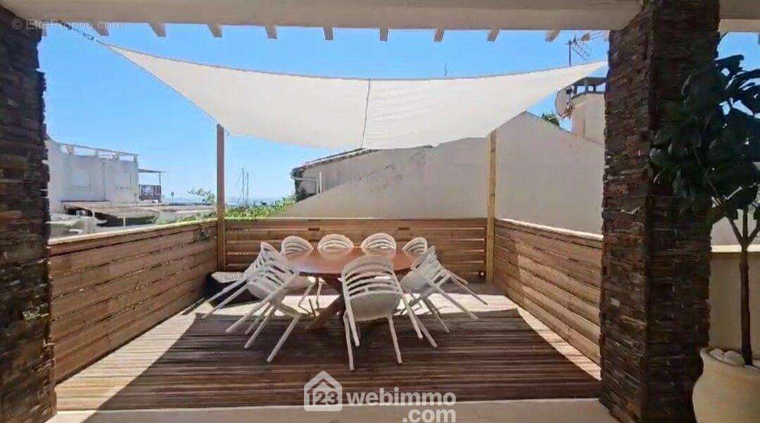 La terrasse en bois du 1er étage, avec une vue mer. - Maison à SAINTES-MARIES-DE-LA-MER