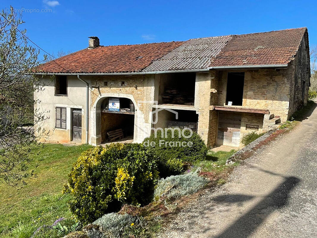 Maison à MONTAGNA-LE-TEMPLIER