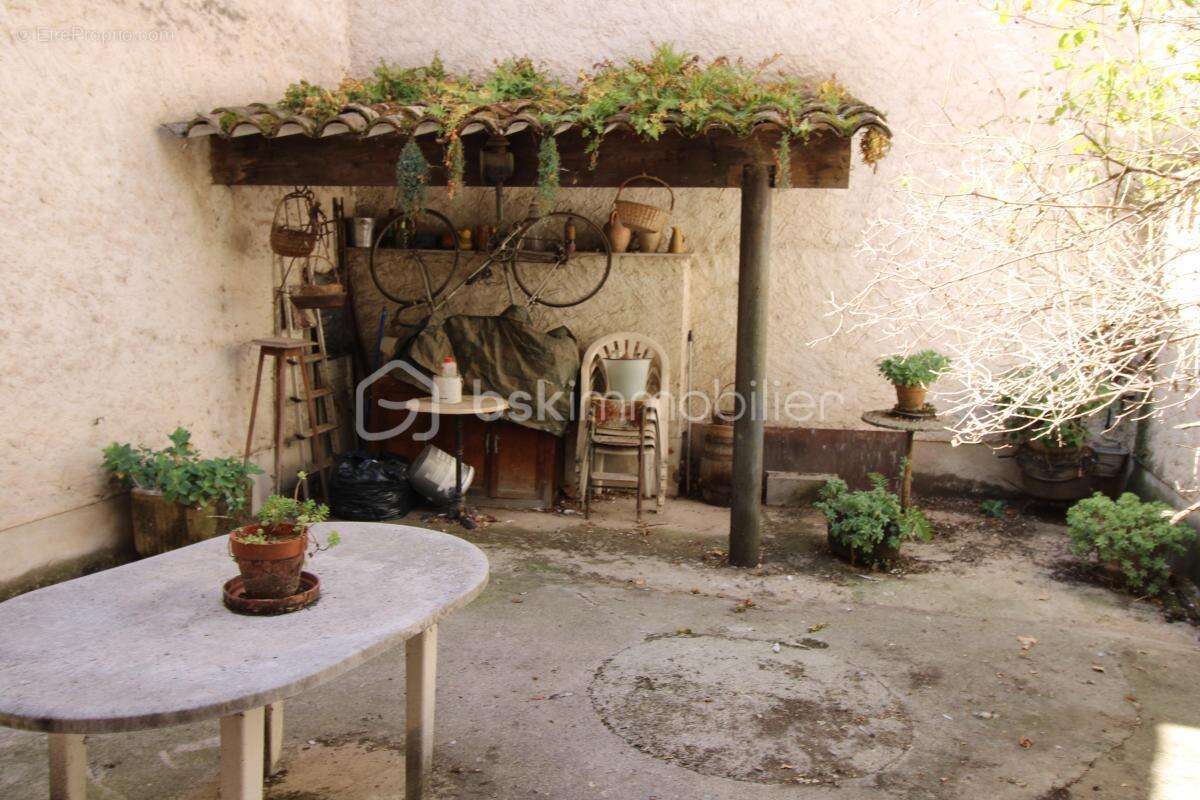 Maison de village 100 m² avec cour intérieure et balcon - photo 2