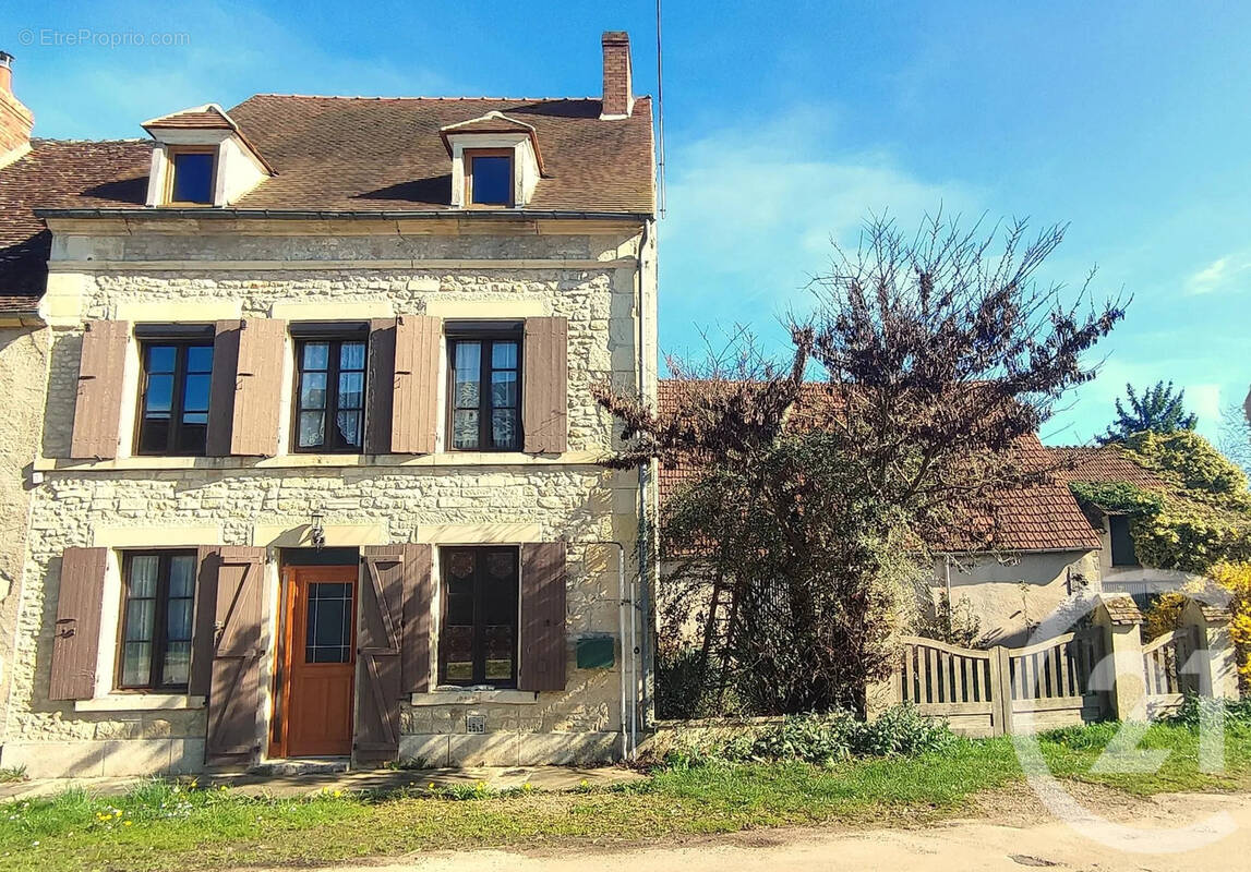 Maison à DONZY