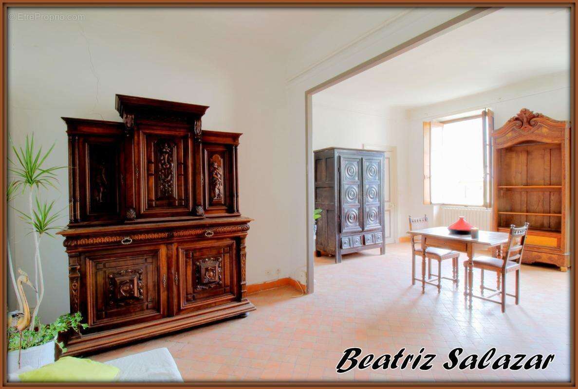 A Digne-les-Bains, dans un quartier central et calme, très bel appartement à rénover de 76m², 2/3 pièces et deux greniers - photo 3