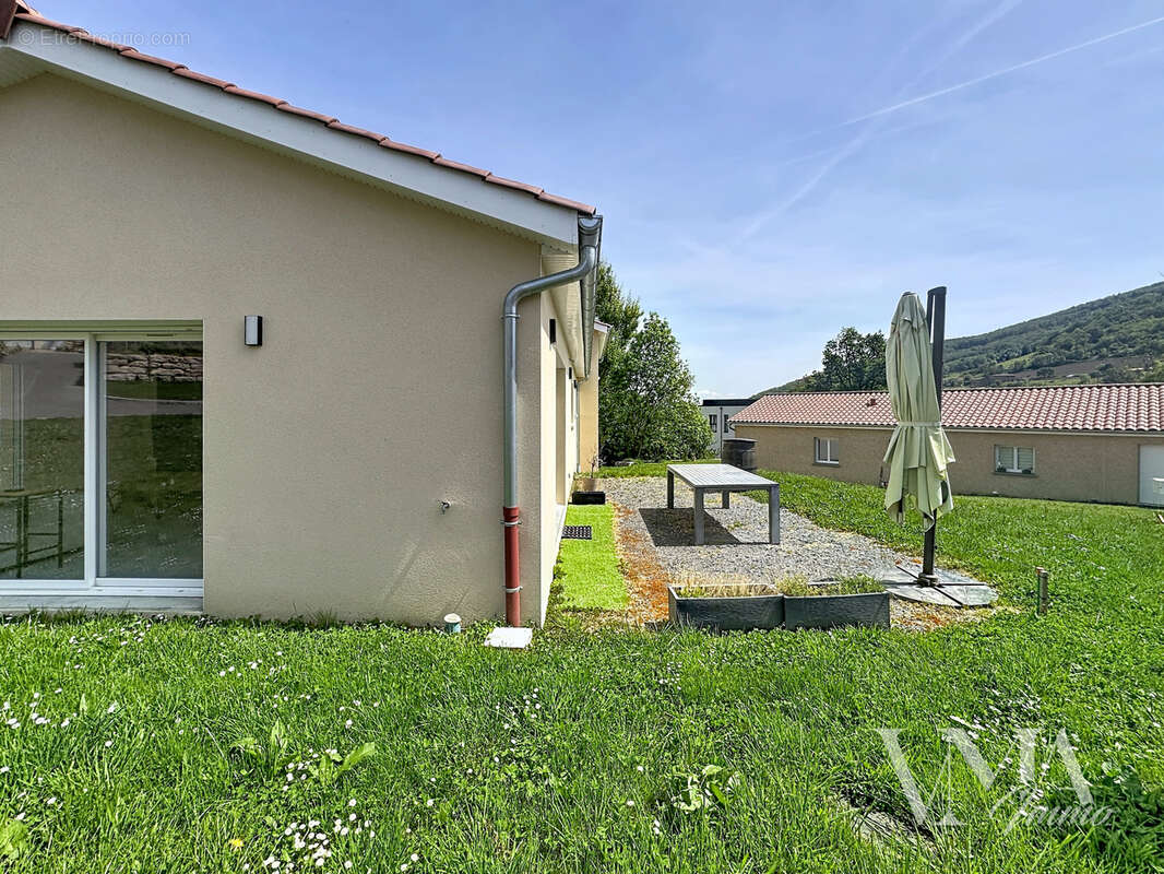 Maison à SAIN-BEL