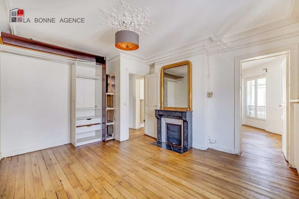 Appartement à PARIS-17E