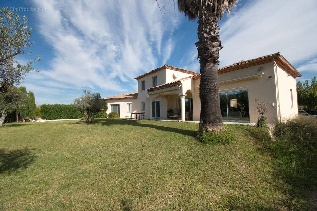 Photo 1 - Maison à JONQUIERES-SAINT-VINCENT