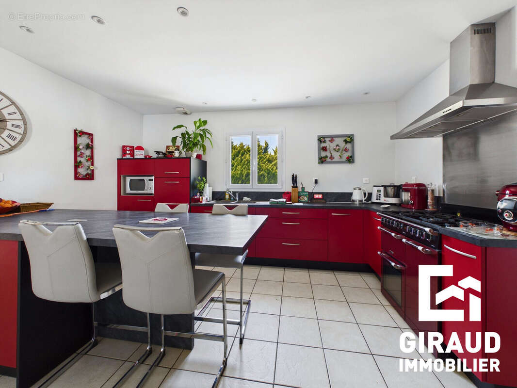 Maison 131 m² à La Caillere-Saint-Hilaire  - photo 3