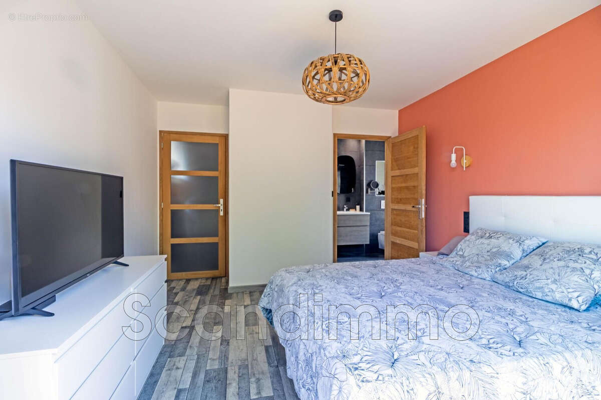 Maison à ROQUEBRUNE-SUR-ARGENS