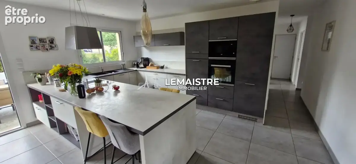 Maison à vendre - Yvetot - 122 m² - 3 chambres - Plain-pied, garage et prestations énergétiques - photo 2