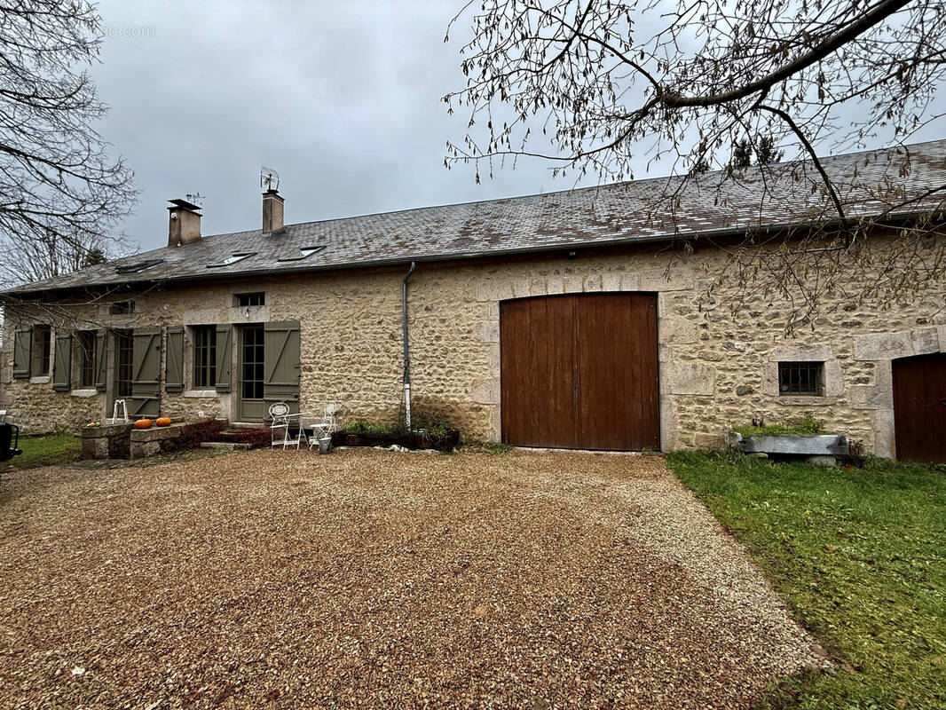 Maison à DUN-LES-PLACES