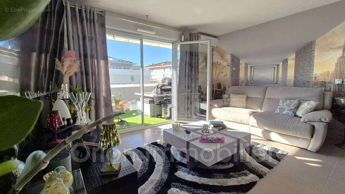 Appartement à MANDELIEU-LA-NAPOULE