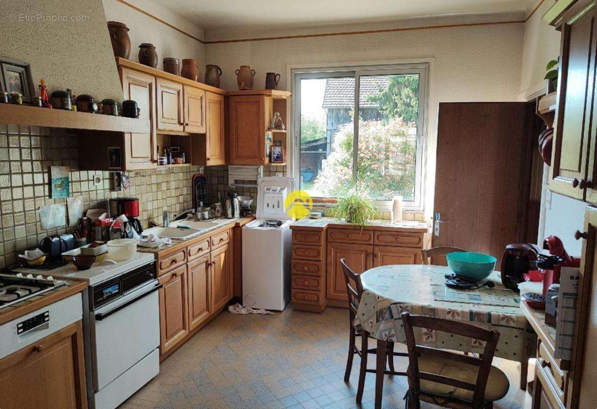 Maison à SAINT-DENIS-DE-JOUHET