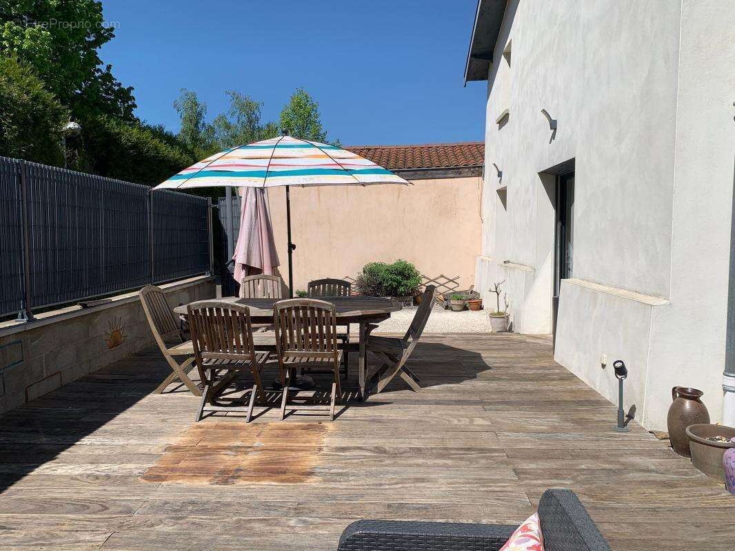 Maison à MONTANAY